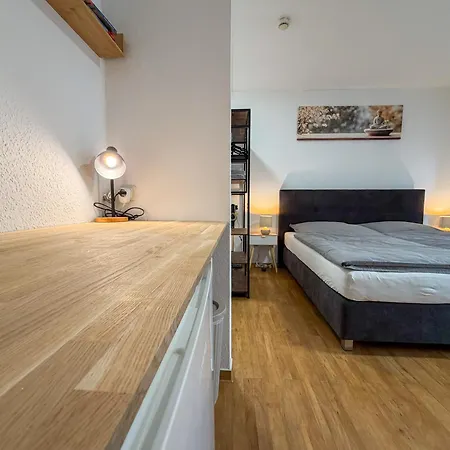 Mit Kueche Und Balkon